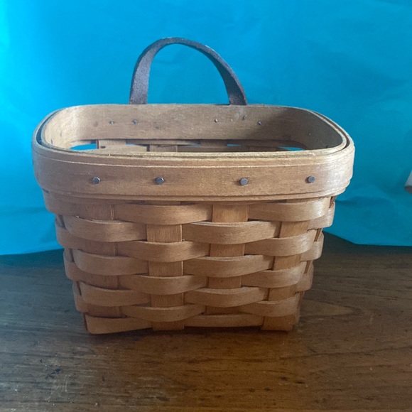 Longaberger Accents 994 Longaberger Hand Woven Maple Key Basket